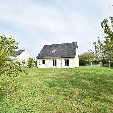 Spacious Holiday In Near Sea