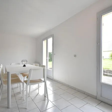 Spacious Holiday In Near Sea בית נופש *