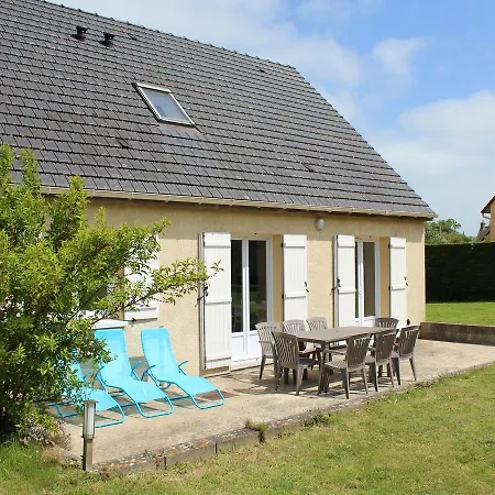 Spacious Holiday In Near Sea