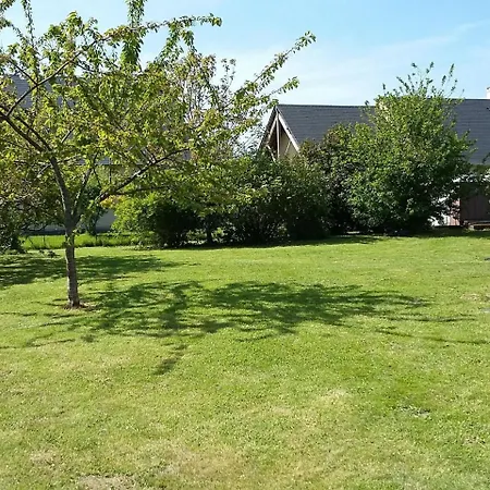 Spacious Holiday In Near Sea קולוויל-סור-מר